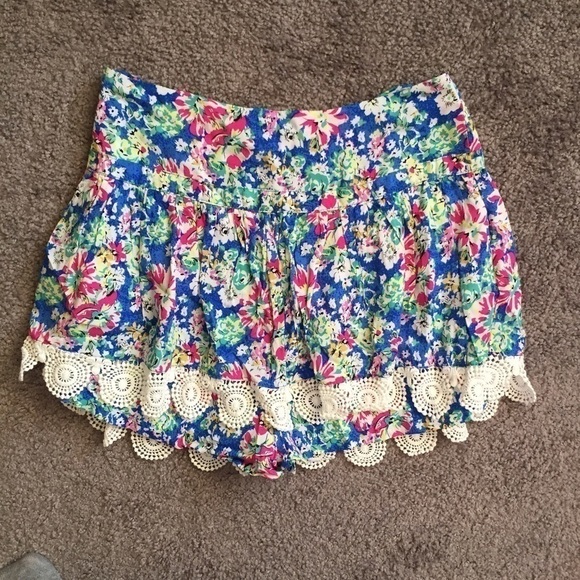 LF Paper Heart Floral Skort W/ Crochet Hem Sz 8 Blue - Picture 7 of 9